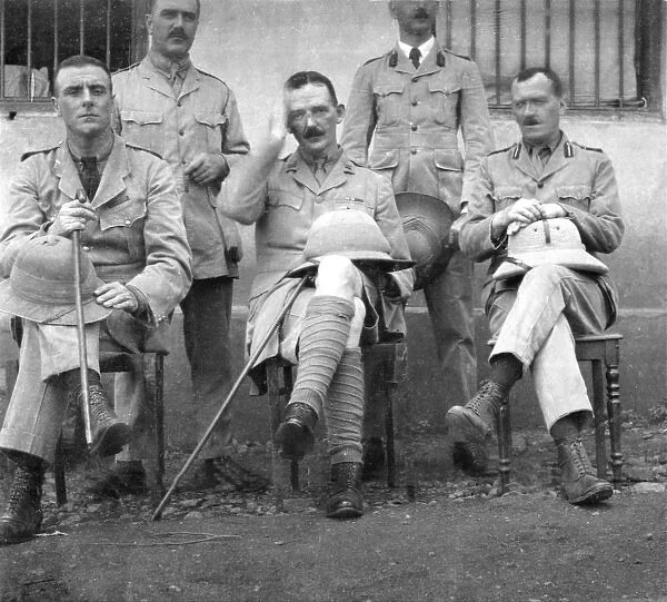 Group photo, British officers, East Africa, WW1