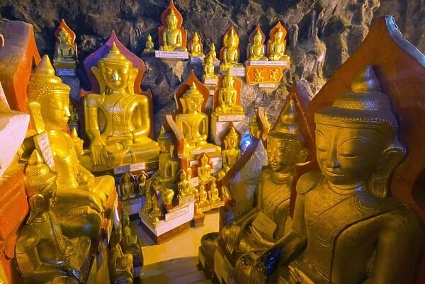 Buddha statues in entrance to Shwe Oo Min Natural Cave Pagoda, Pindaya, Myanmar (Burma), Asia