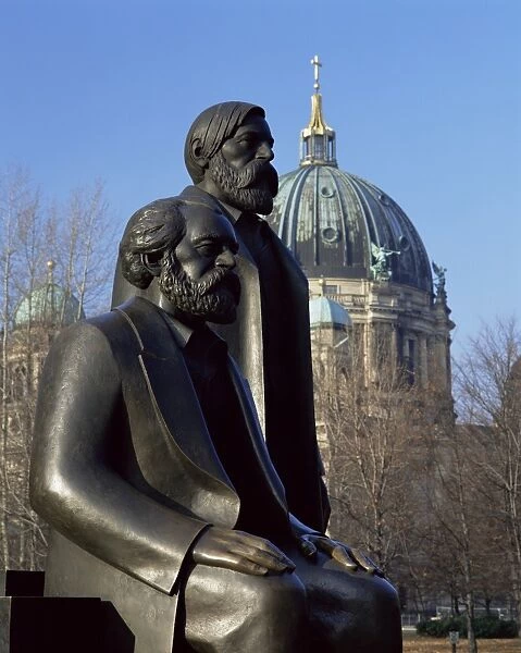 Statues of Marx and Engels