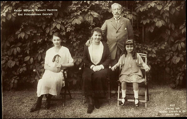 Ak Kaiser Wilhelm II, Empress Hermine, Princesses Carolath, Liersch 8027 (b  /  w photo)