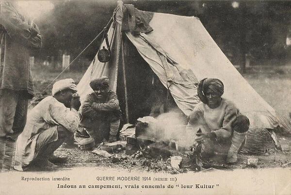 Indian soldiers cooking curry while engaged in fighting for the Empire in WW1 (b  /  w photo)