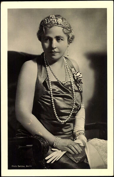 Photo Ak Empress Hermine, Second wife of Kaiser Wilhelm II, jewelry, diadem (b  /  w photo)
