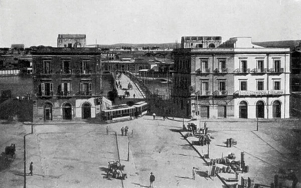 Taranto, Piazza Fontana, Ponte Napoli (b  /  w photo)