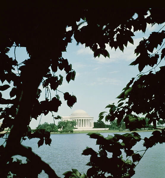 View of the Jefferson Memorial, built 1938-43 (photo)