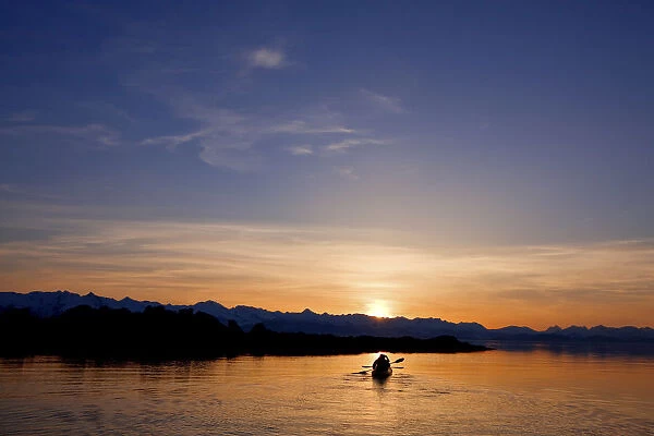 Alaska, Juneau, Favorite Passage. Kayaking Through Beautiful Mountain Ranges As The Sunsets