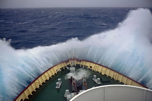 Bow Of Ship Crashes Into South Atlantic Ocean Causing Huge Wave Summer Headed To Antarctica