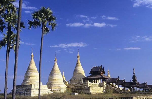 Burma (Myanmar), White minochanthar pagodas; Bagan