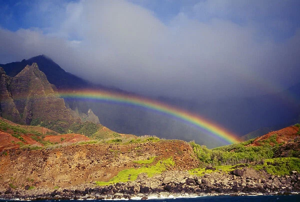 Hawaii, Kauai, Napali Coast, Rainbow Over The Coastline