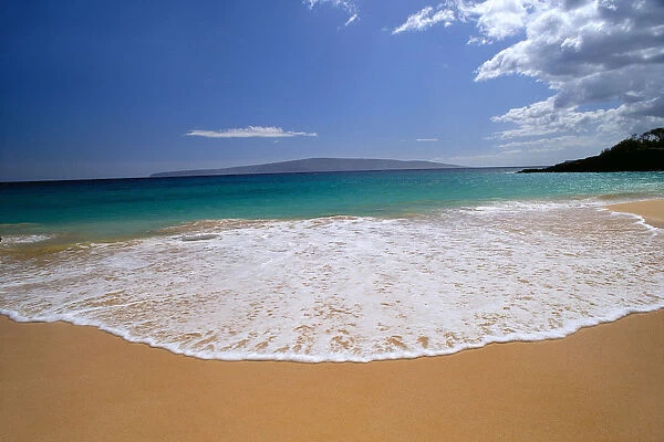 Hawaii, Maui, Makena Beach Turquoise Ocean Shoreline View, Blue Sky, Lanai Background A47C