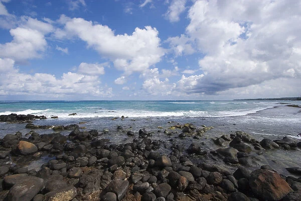 Hawaii, Maui, Spreckelsville, Rocky Shore, Gorgeous Blue Ocean And Cloudy Sky