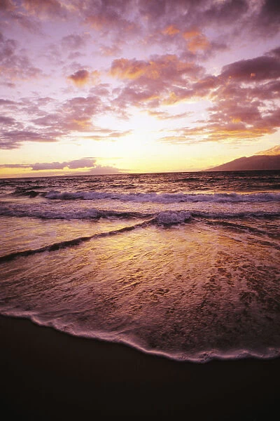 Hawaii, Maui, Wailea Beach At Sunset, Pink Clouds And Reflections On Water, Lanai In Distance