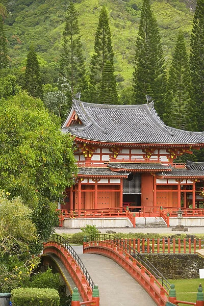 Hawaii, Oahu, Ahuimanu Valley, Valley Of The Temples, Byodo-In Temple
