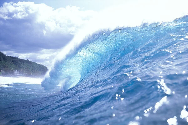 Hawaii, Oahu, North Shore, Side View Of Clear Blue Wave In The Curl, Look To White Sky