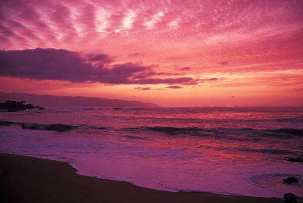 Hawaii, Oahu, North Shore, Waimea Bay At Sunset, Pink Yellow And Orange Skies