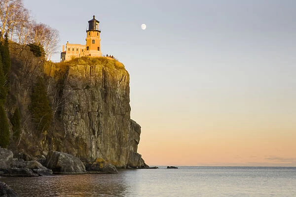 Minnesota, United States Of America; Split Rock Lighthouse On The North Shores Of Lake Superior With A Full Moon In The Sky