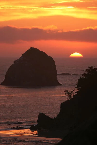 Sunset on the Oregon Coast near Gold Beach