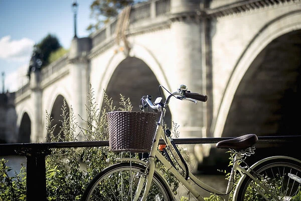 UK, England, Richmond; London, Richmond Park, Bicycle parked near Richmond Bridge