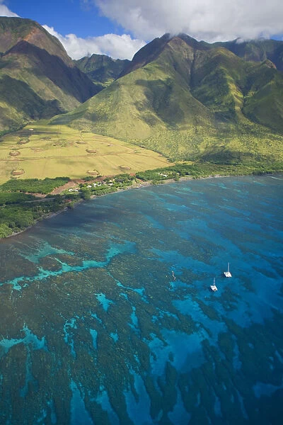 USA, Hawaii, Aerial view of Olowalu Area; Maui