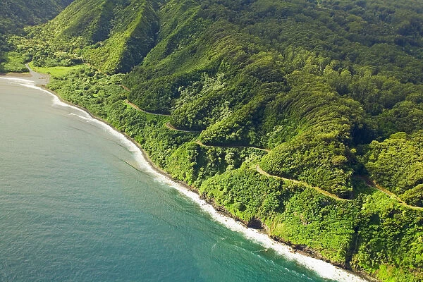 USA, Hawaii, Aerial view of road to Hana; Maui