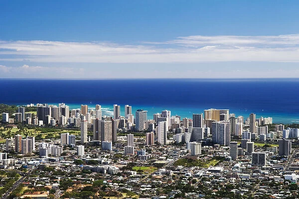 USA, Hawaii Islands, Oahu, Waikiki seen from lookout at Pu u Ualaokua Park; Honolulu