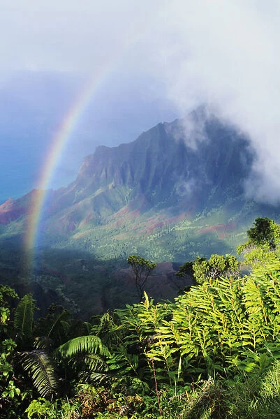 USA, Hawaii, Kauai, Kalalau Valley viewpoint in Kokee State Park with rainbow; Na Pali Coast
