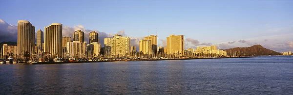 USA, Hawaii, Kauai, View From Ocean; Waikiki, Waikiki And Diamond Head In The Afternoon Sunlight