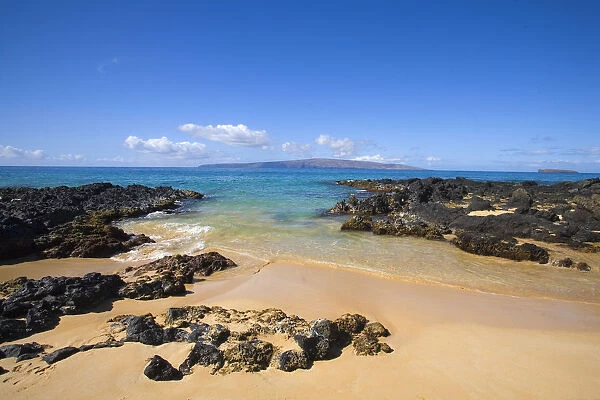 USA, Hawaii, Maui, Secret Beach of Kahoolawe and Molokini Islands; Makena