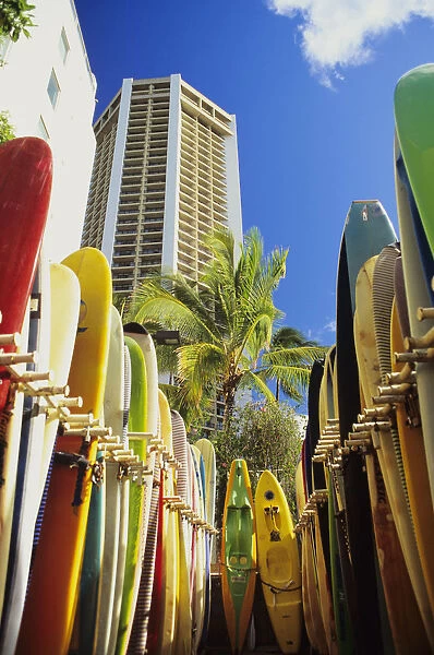 USA, Hawaii, Oahu, Surfboards lined up at Waikiki Beach; Honolulu