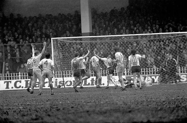 Sheffield United 2 v. Huddersfield 2. Division Three Football. February 1981 MF01-38-040
