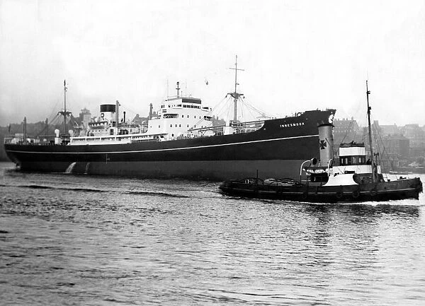 The ship Innesmoor leaving the River Tyne