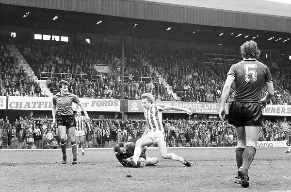 Stoke City 2 v. Sunderland 0. Division One Football. April 1981 MF02-18-105