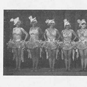 The chorus line in James Kleins Tausend Nackte Frauen (A Thousand Naked Women)