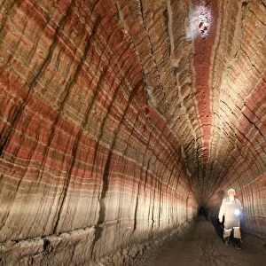 Access tunnel in a potash mine
