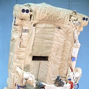 Manoeuvring unit for Russian space suit