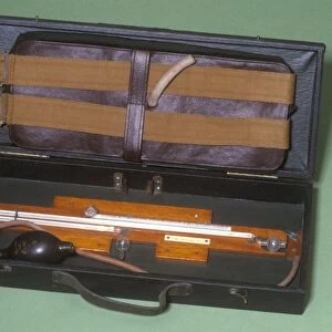 Sphygmomanometer, circa 1920 C017 / 6945