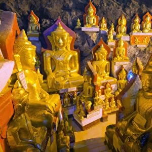 Buddha statues in entrance to Shwe Oo Min Natural Cave Pagoda, Pindaya, Myanmar (Burma), Asia