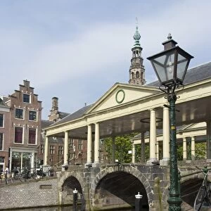 The Corn Bridge, Centre of the Old Town, Leiden, Netherlands, Europe