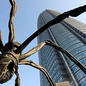 Maman Spider sculpture by Louise Bourgeois with Roppongi Hills Mori Tower in Roppongi, Tokyo, Japan