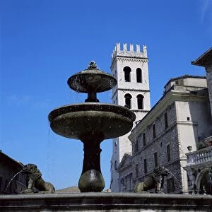 Piazza del Comune with fountain and temple of Menerva