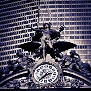 Statue of Mercury and Clock on the 42nd Street facade of Grand Central Terminus Station