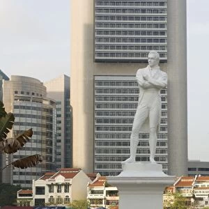 Statue of Sit Stamford Raffles at Raffles landing site