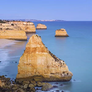 Portugal, Algarve, Caramujeira, Praia de Marinha, coastal rock formations