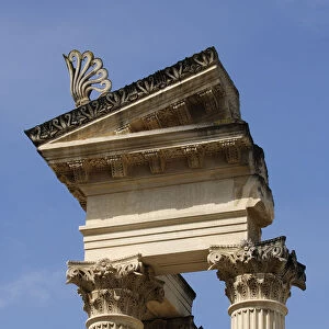 Temple of Glanum, Plateau des Antiques, Saint Remy de Provence, Provence, France