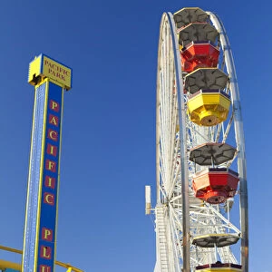 USA, California, Los Angeles, Santa Monica. Ferris Wheel on Santa Monica Pier