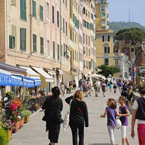 Italy, Liguria, Camogli, family walking along the esplanade at Camogli
