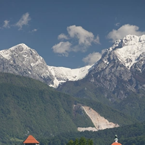SLOVENIA-GORENJSKA-Kamnik: Town View & Kamnik Savinja Alps a Walter Bibikow 2004
