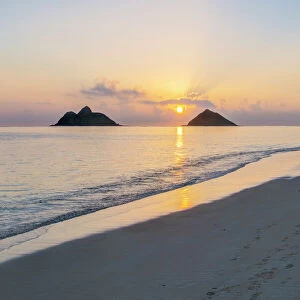 USA, Hawaii, Oahu, Lanikai Beach Sunrise