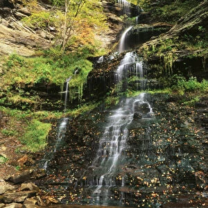 USA, West Virginia, View of Cathedral Falls in autumn