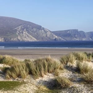Keel Beach, cliffs and the Dooega Head, Achill Island, County Mayo, Connacht province, Republic of Ireland, Europe