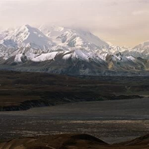 USA, Alaska, Denali National Park, Mt. McKinley, autumn